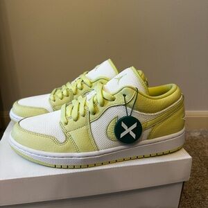 BRAND NEW WOMENS AIR JORDAN 1 LOW SE